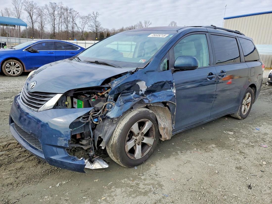 2011 TOYOTA SIENNA