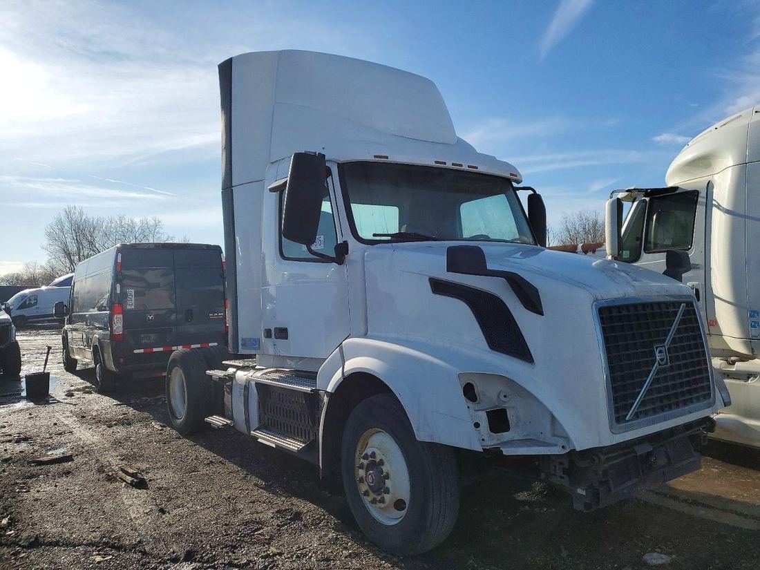 2017 VOLVO VNL