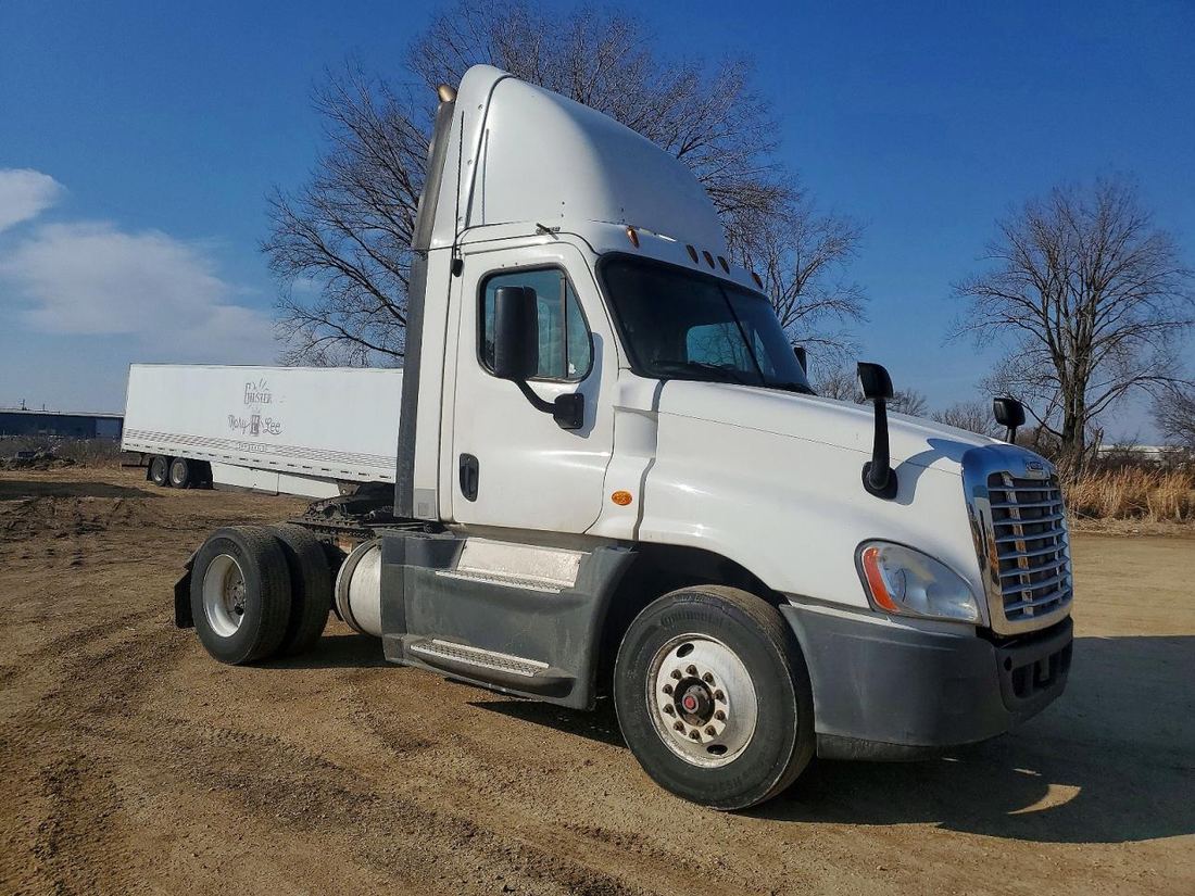 2016 FREIGHTLINER CASCADIA 1