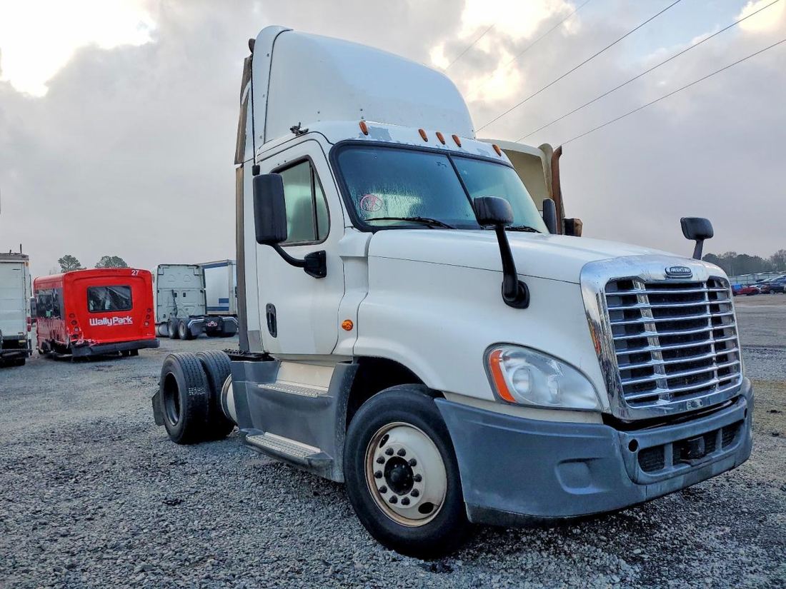 2016 FREIGHTLINER CASCADIA 1