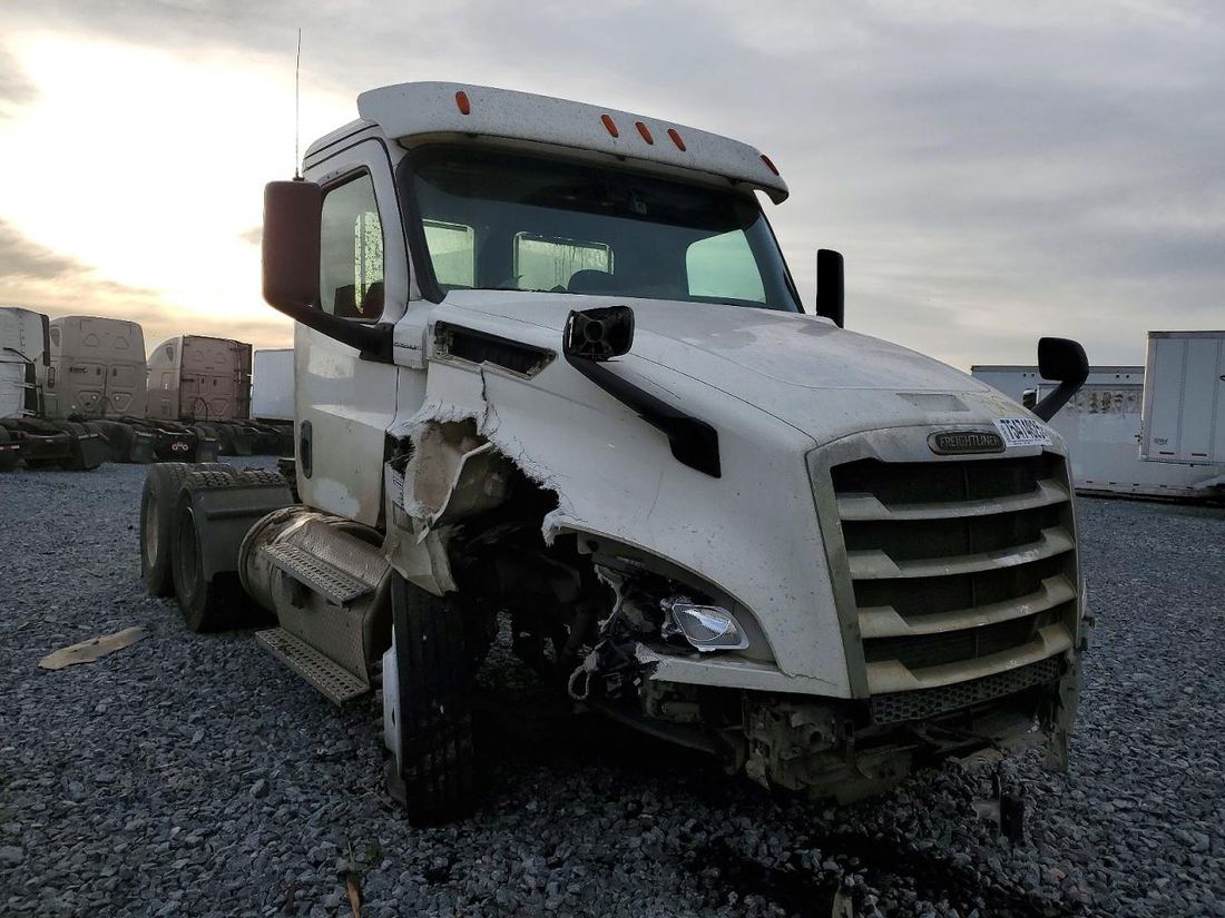 2020 FREIGHTLINER CASCADIA 126