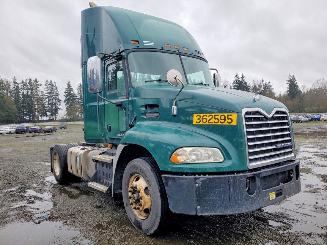 2017 MACK 600