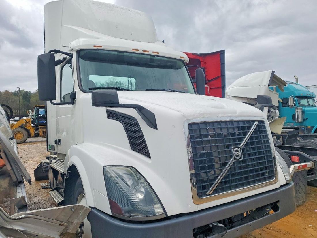 2017 VOLVO VNL