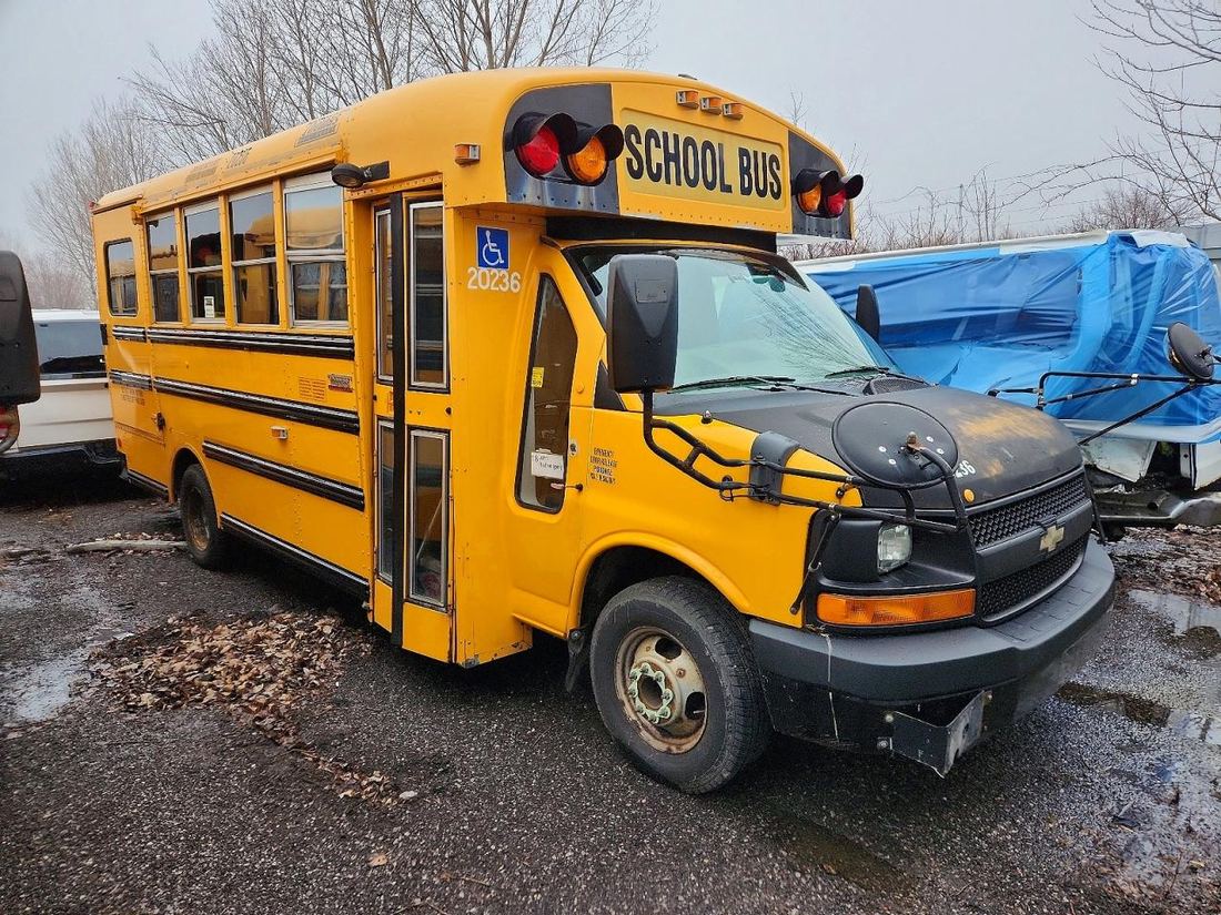 2010 THOMAS SCHOOL BUS