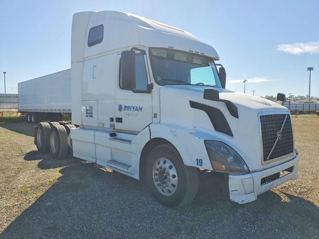 2014 VOLVO VN