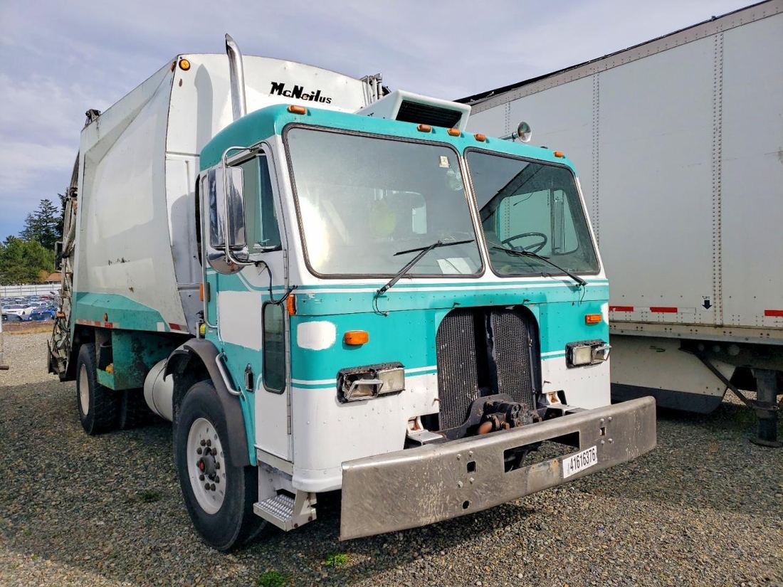 1998 PETERBILT 320