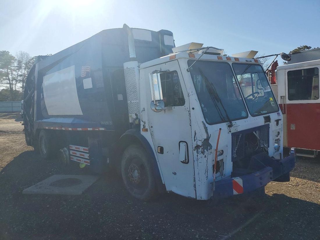 2010 MACK LEU613