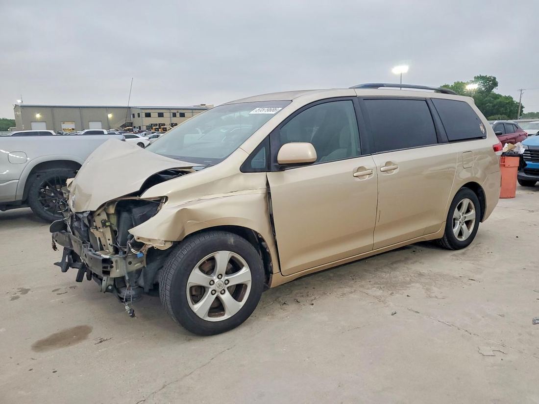 2013 TOYOTA SIENNA