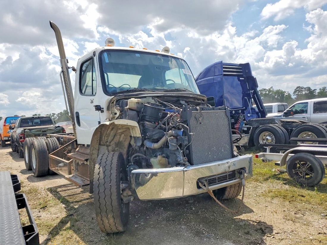 2017 FREIGHTLINER M2