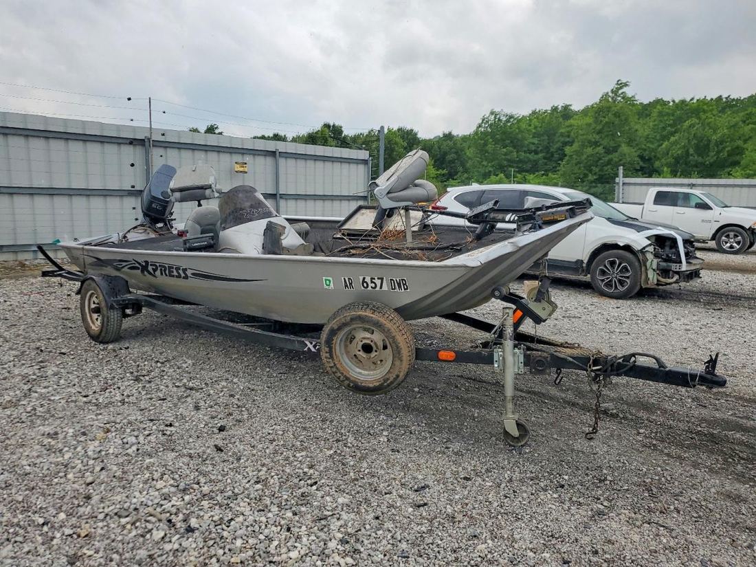 2010 XPRESS BOAT