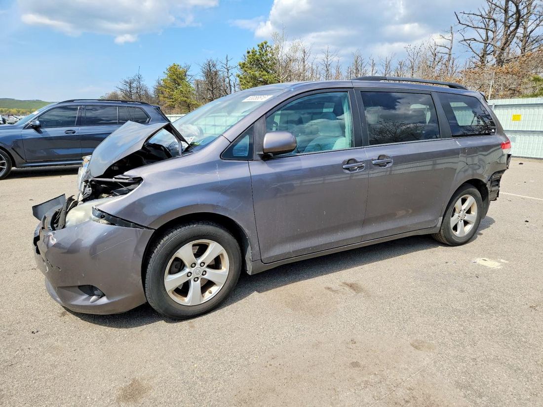 2013 TOYOTA SIENNA