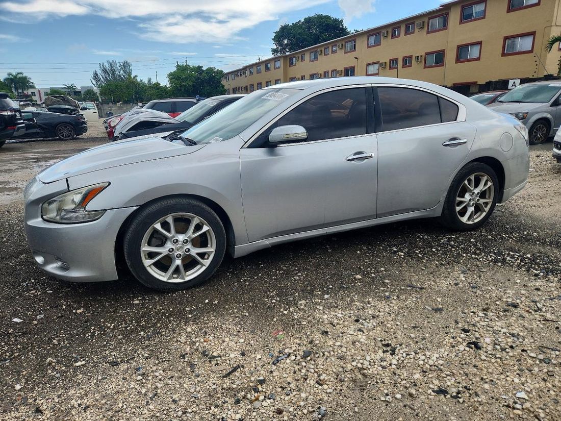 2014 NISSAN MAXIMA