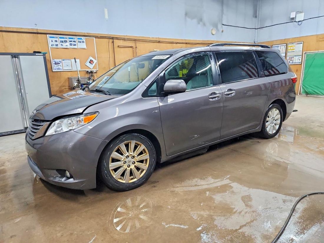 2017 TOYOTA SIENNA