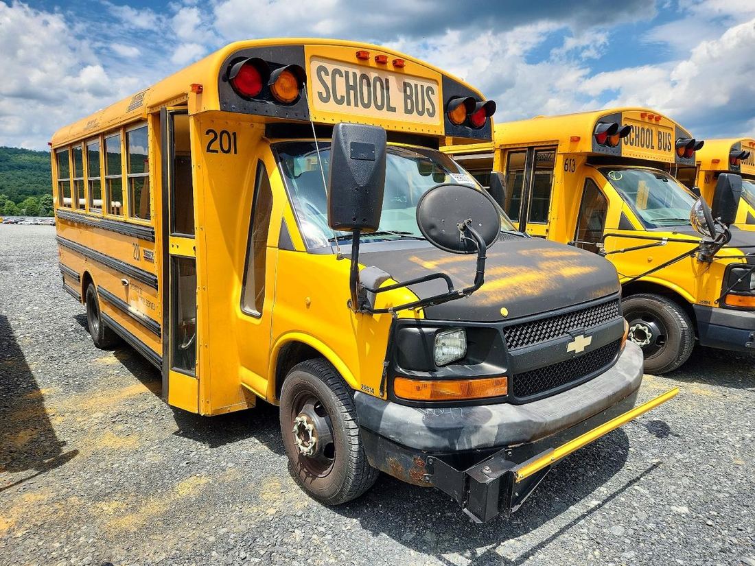 2011 CHEVROLET BUS