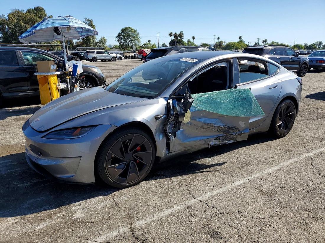2025 TESLA MODEL 3