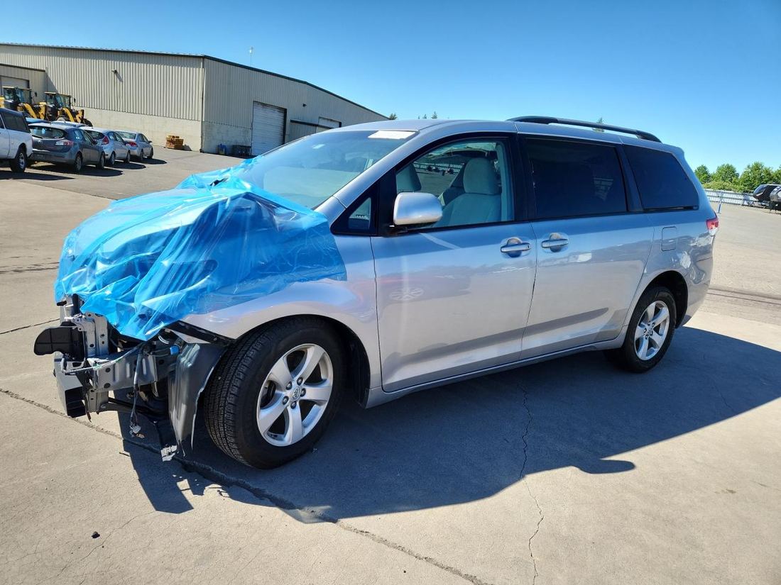 2013 TOYOTA SIENNA