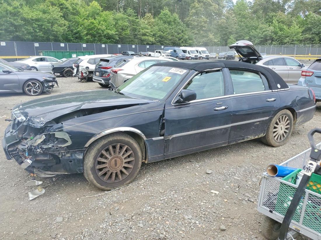 2003 LINCOLN TOWN CAR