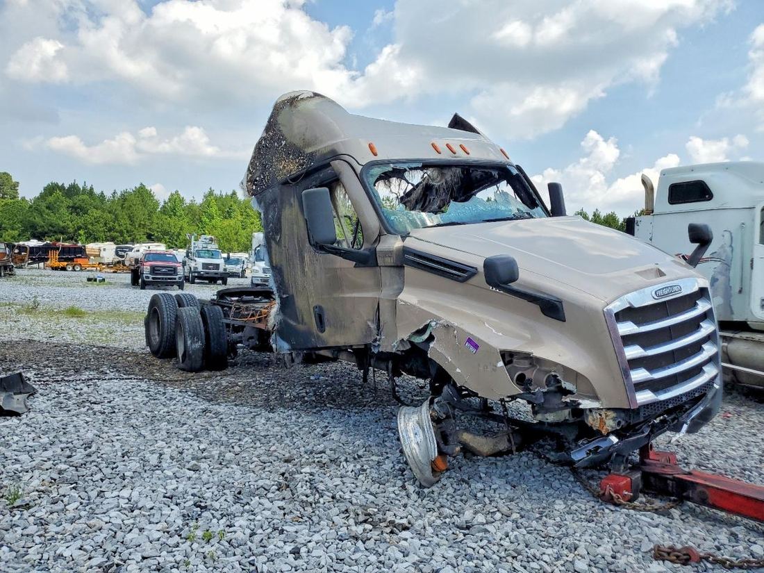 2021 FREIGHTLINER CASCADIA