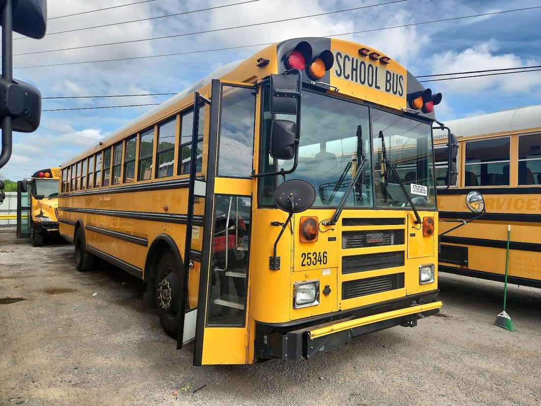 2010 THOMAS SAF-T-LINER C2