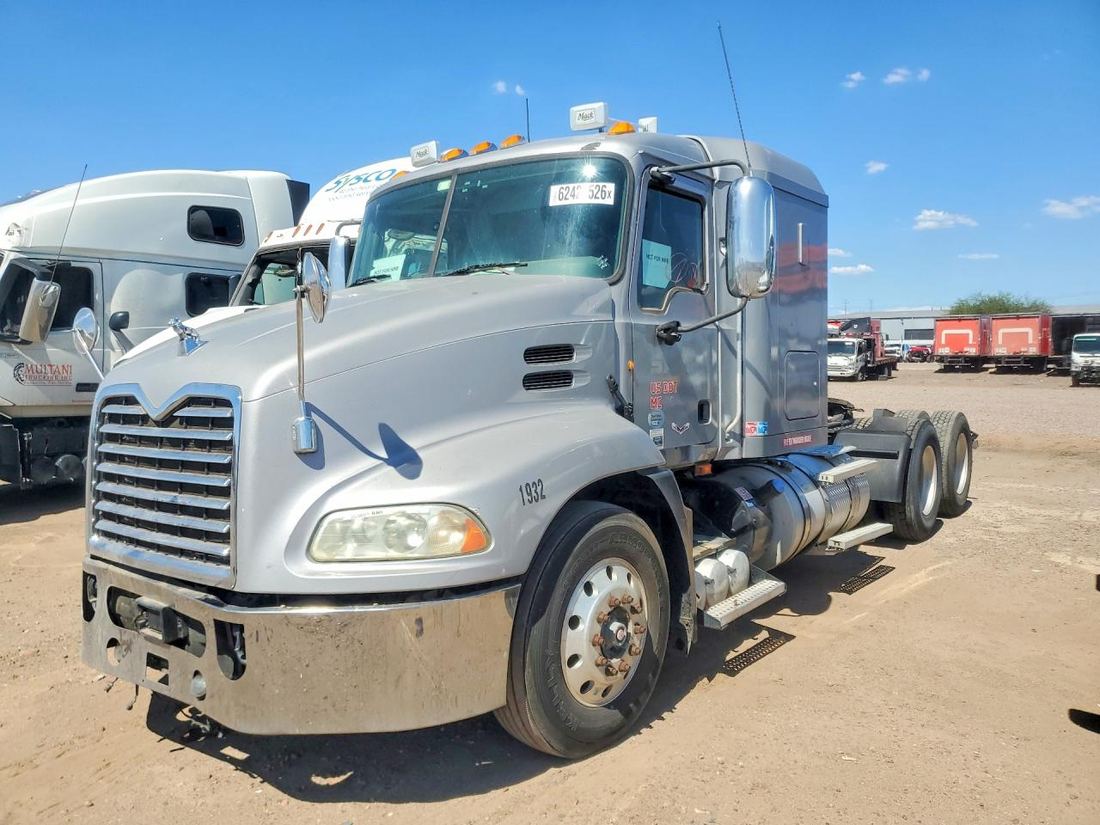 2015 MACK CXU613
