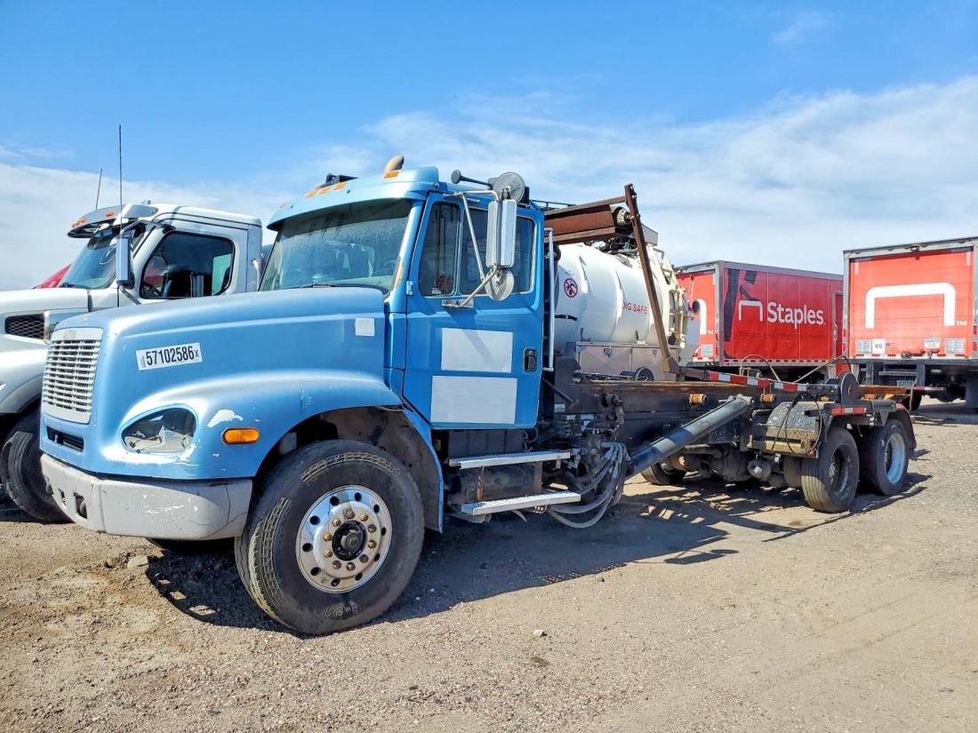 2002 FREIGHTLINER FL112