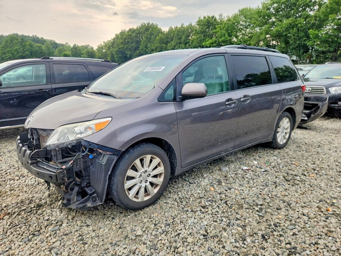 2015 TOYOTA SIENNA