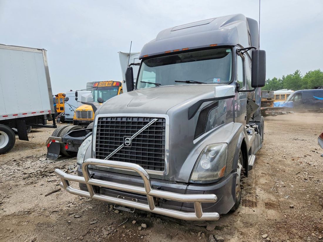 2016 VOLVO VN