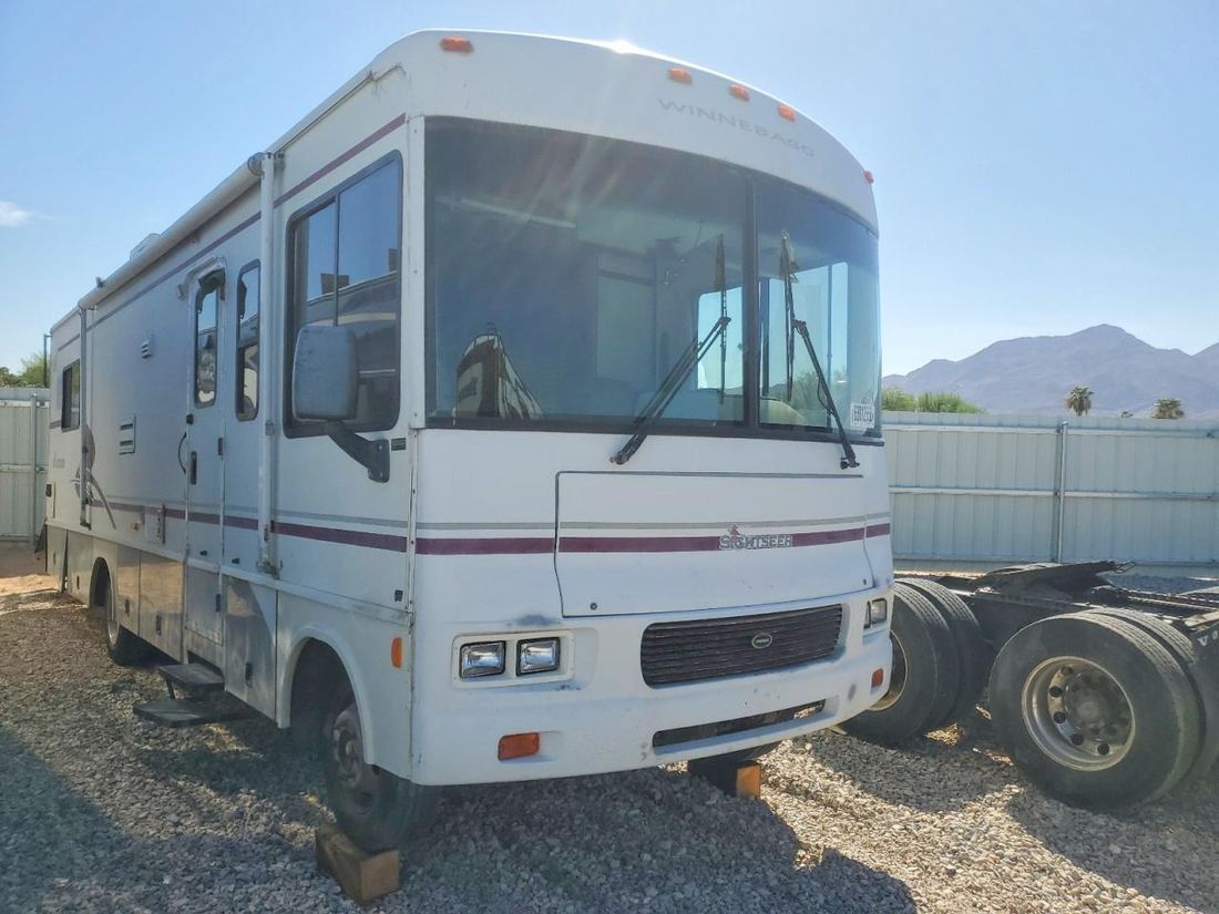 2002 WINNIBAGO RECREATIONAL VEHICLE (RV)