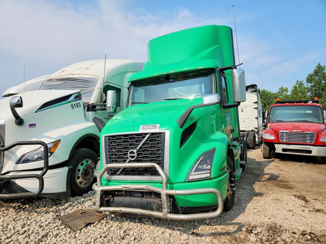 2021 VOLVO VNR