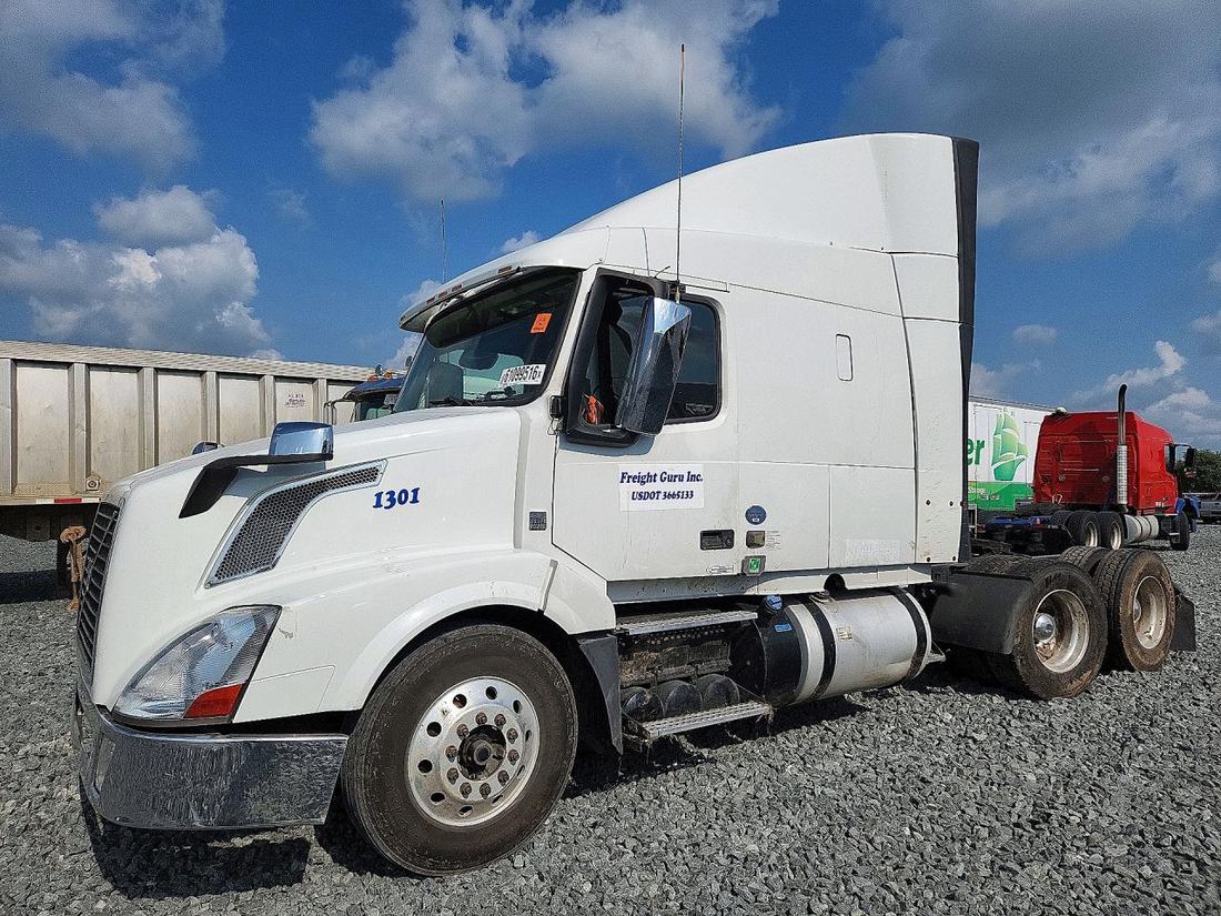 2015 VOLVO VNL