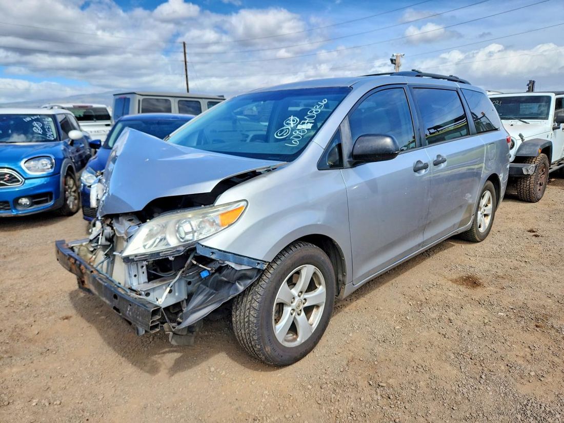2013 TOYOTA SIENNA