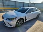 2019 LEXUS ES