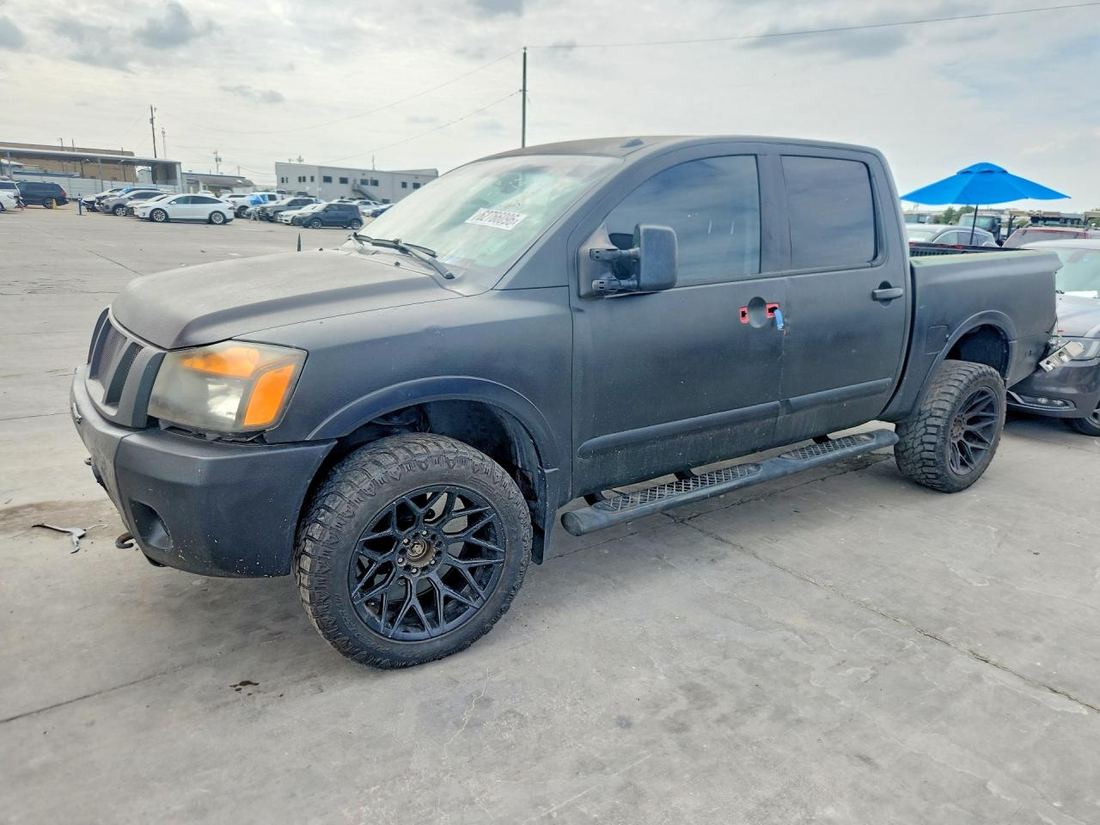 2012 NISSAN TITAN