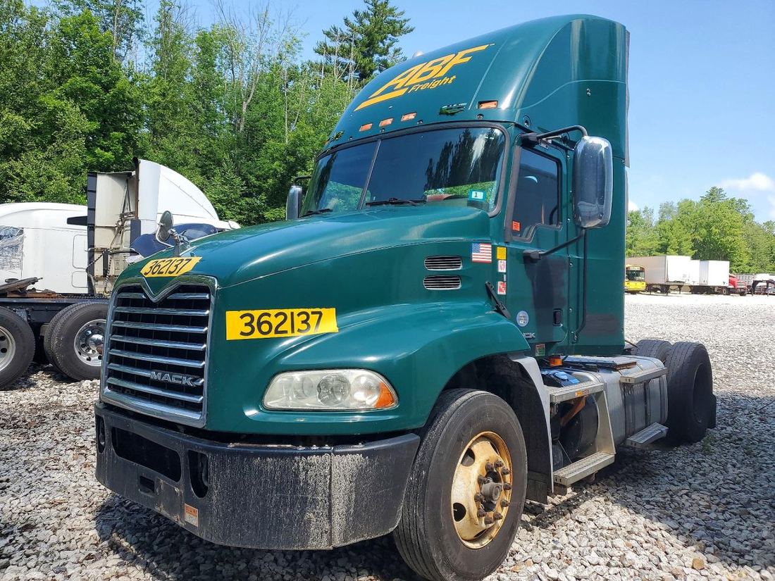2017 MACK 600