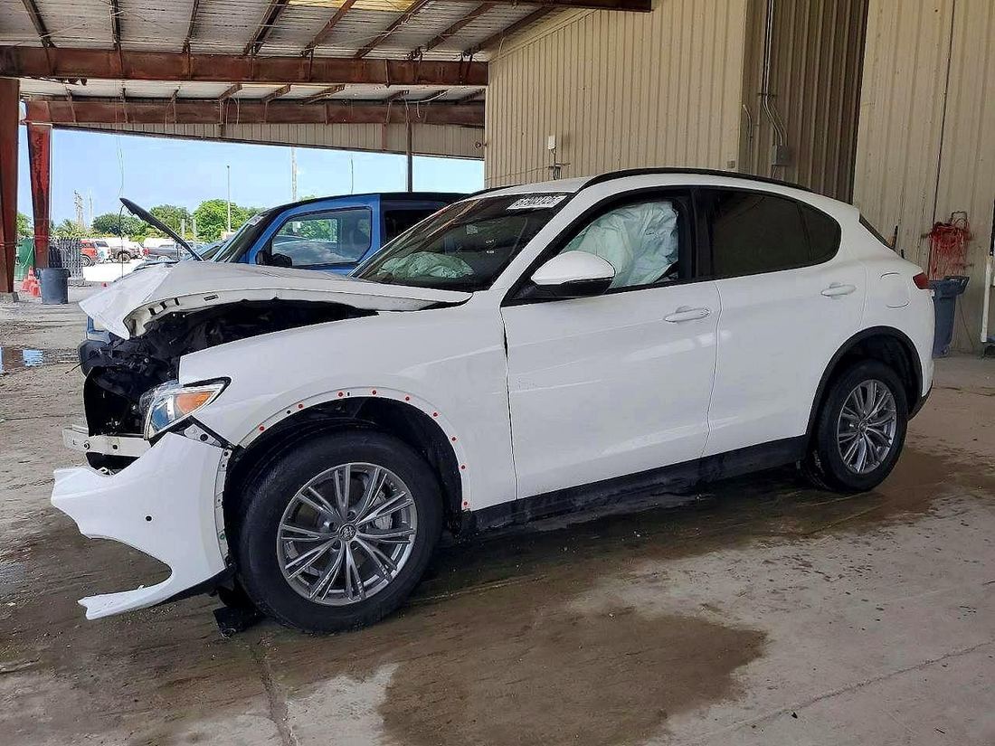 2022 ALFA ROMEO STELVIO