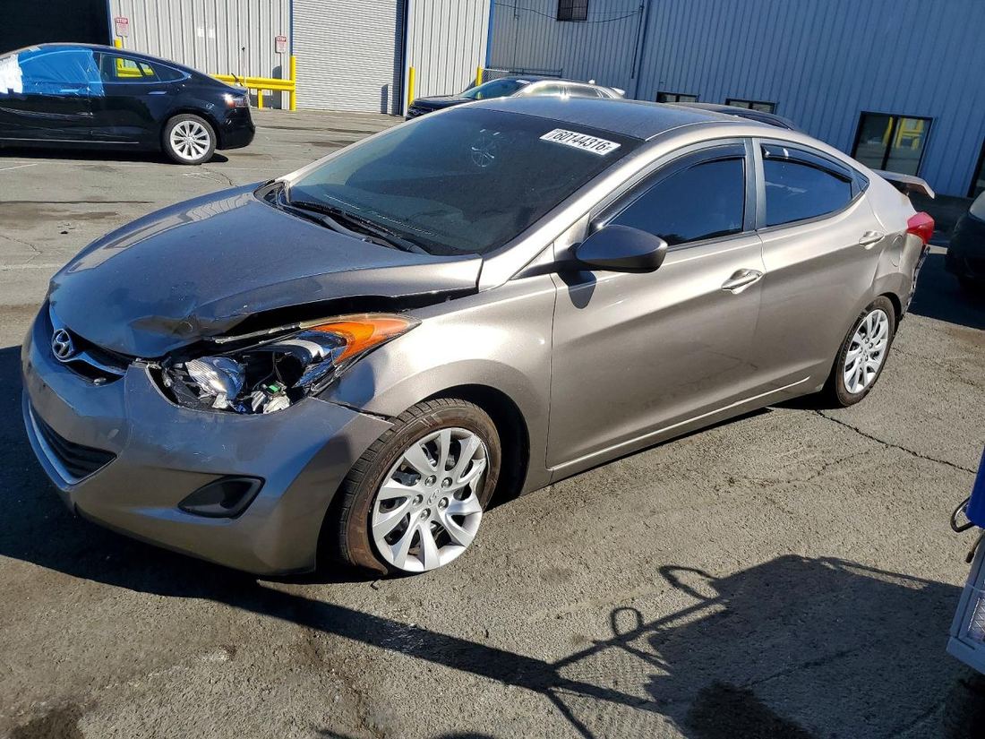 2013 HYUNDAI ELANTRA