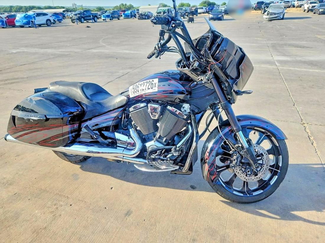 2015 VICTORY MOTORCYCLES MAGNUM