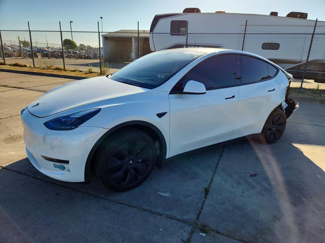 2025 TESLA MODEL Y