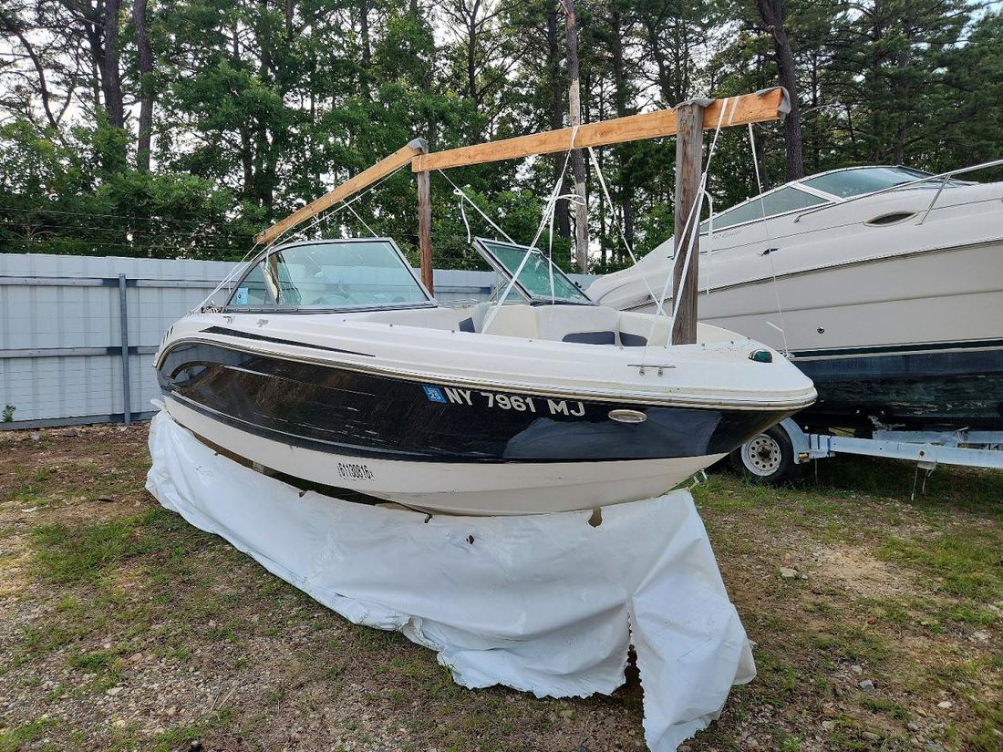 2013 CHAPARRAL BOAT