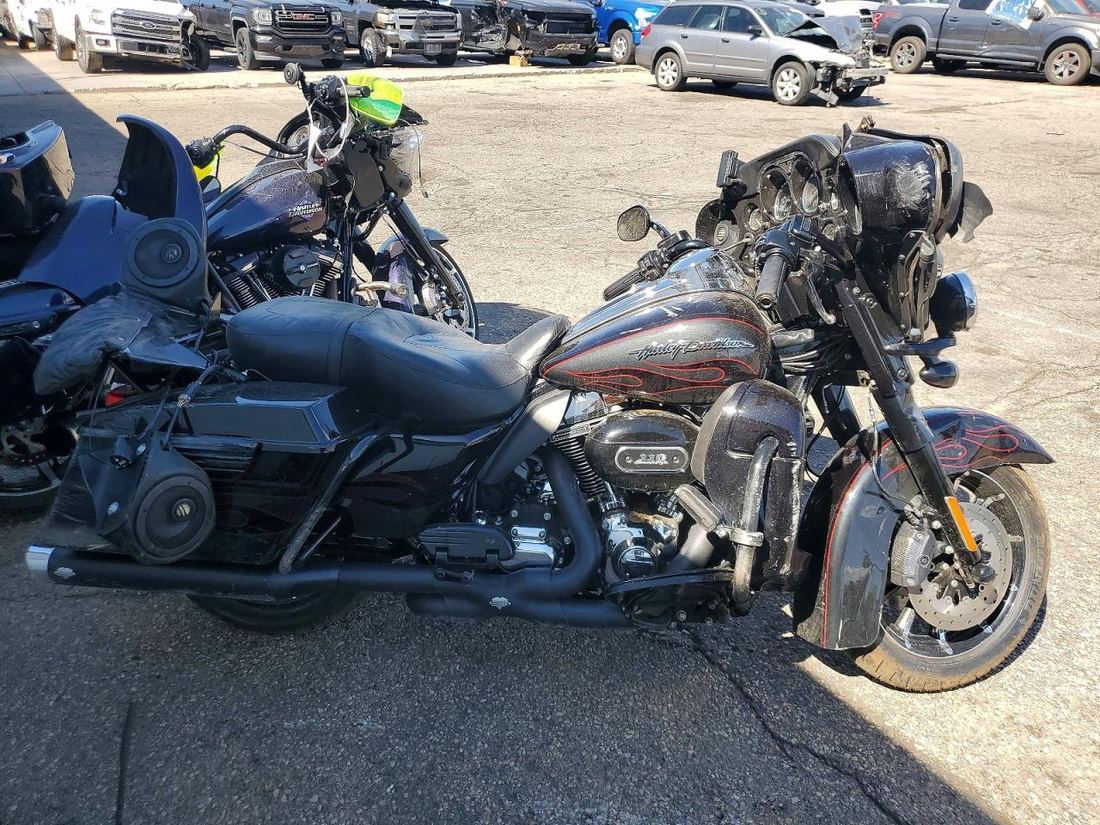 2010 HARLEY-DAVIDSON FLHTCUSE5