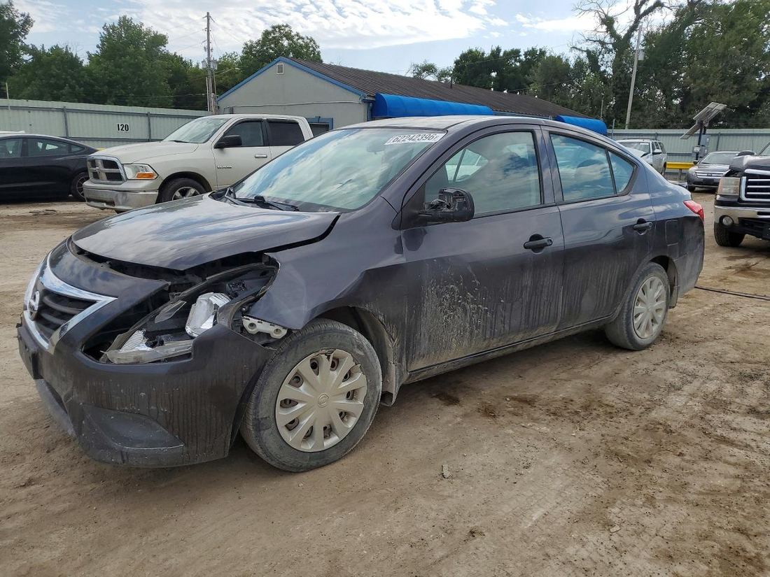 2015 NISSAN VERSA
