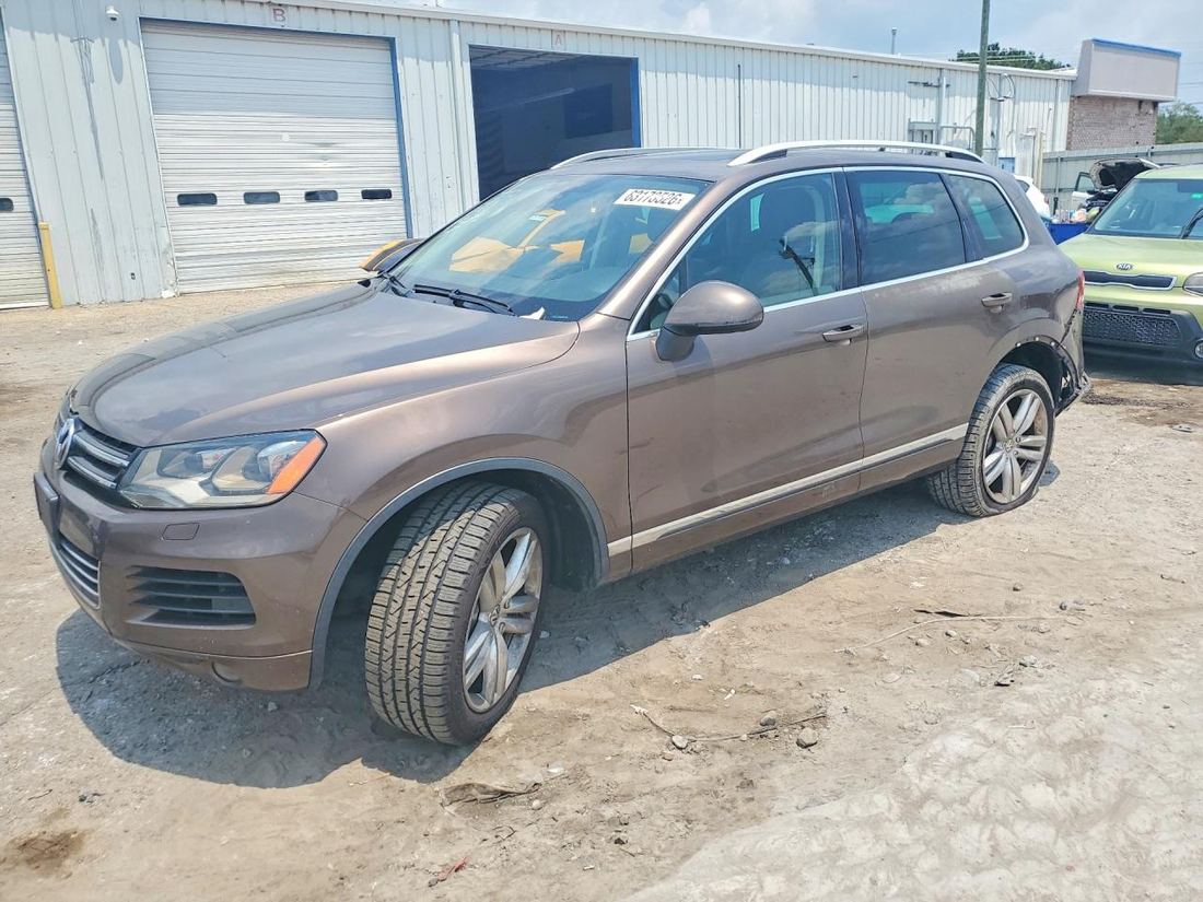 2011 VOLKSWAGEN TOUAREG
