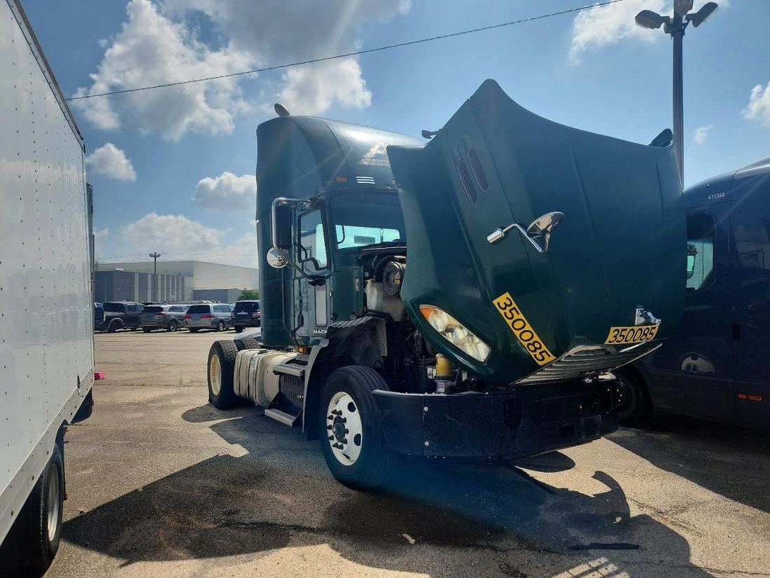 2016 MACK 600