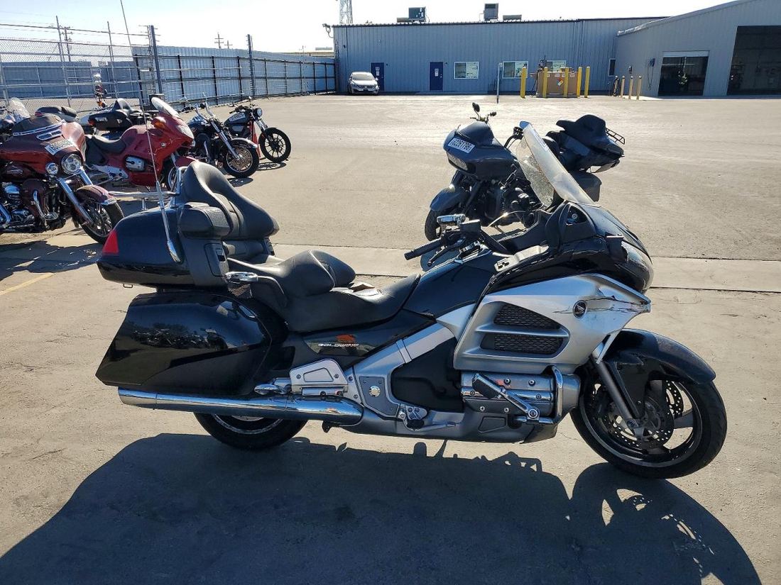 2012 HONDA GL1800