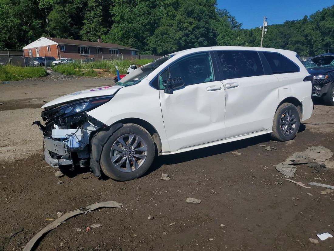 2025 TOYOTA SIENNA
