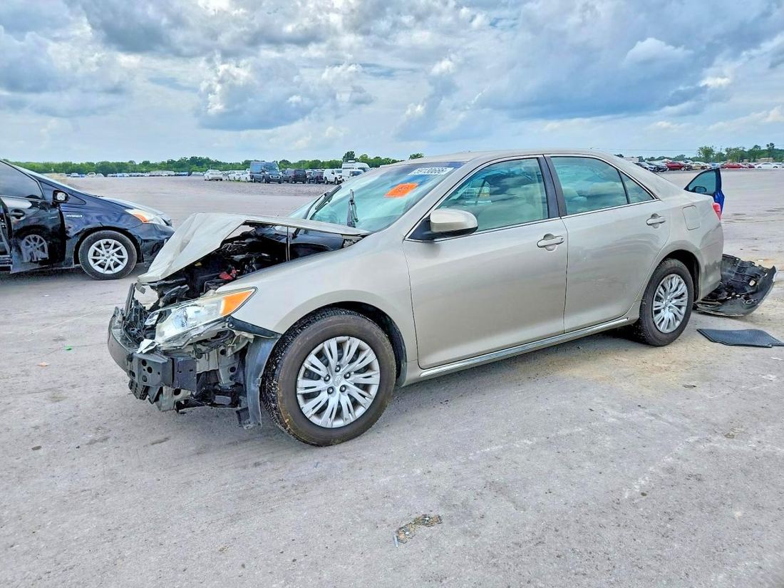 2014 TOYOTA CAMRY