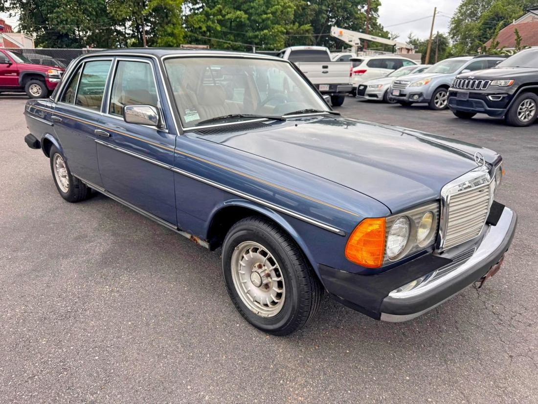 1984 MERCEDES-BENZ 300