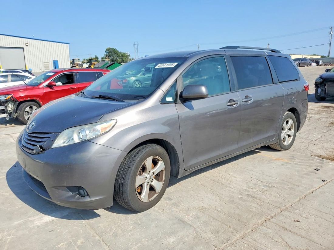 2017 TOYOTA SIENNA