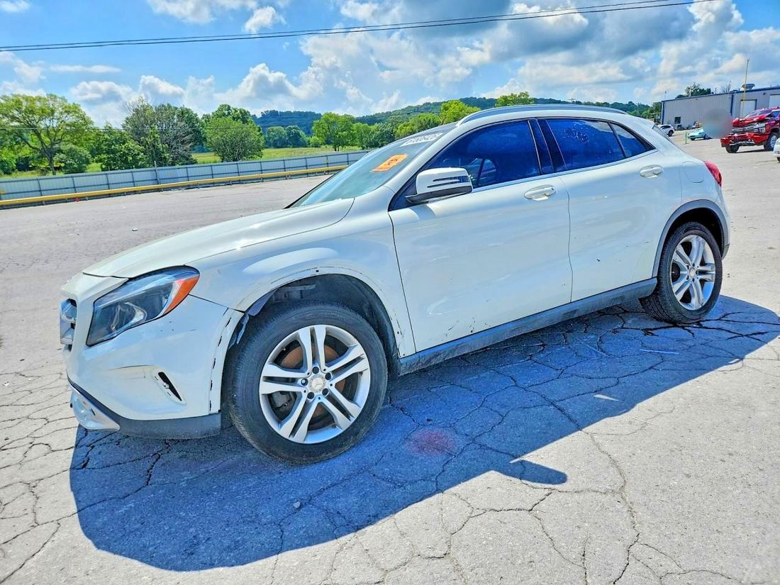 2015 MERCEDES-BENZ GLA