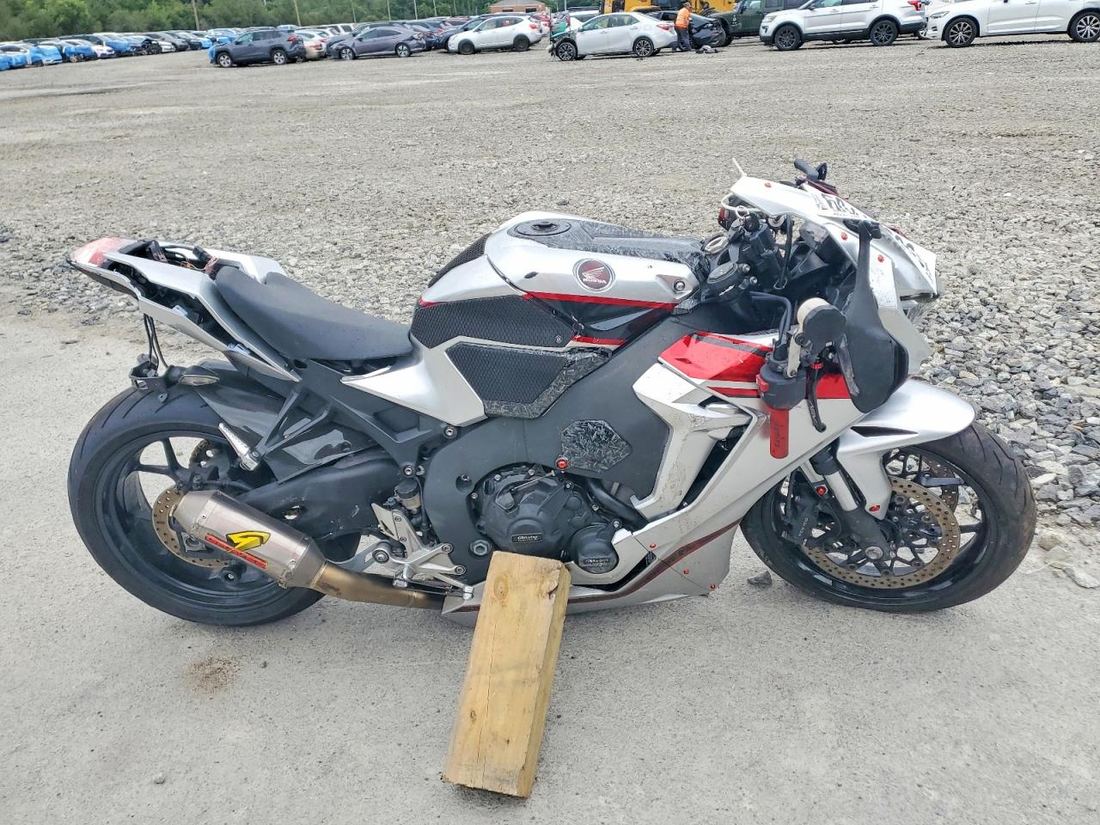 2017 HONDA CBR1000